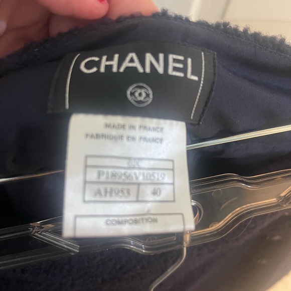 Gorgeous CHANEL  WOOL SKIRT NAVY BLUE CAMELIA BUTTONS - Picture 4 of 6